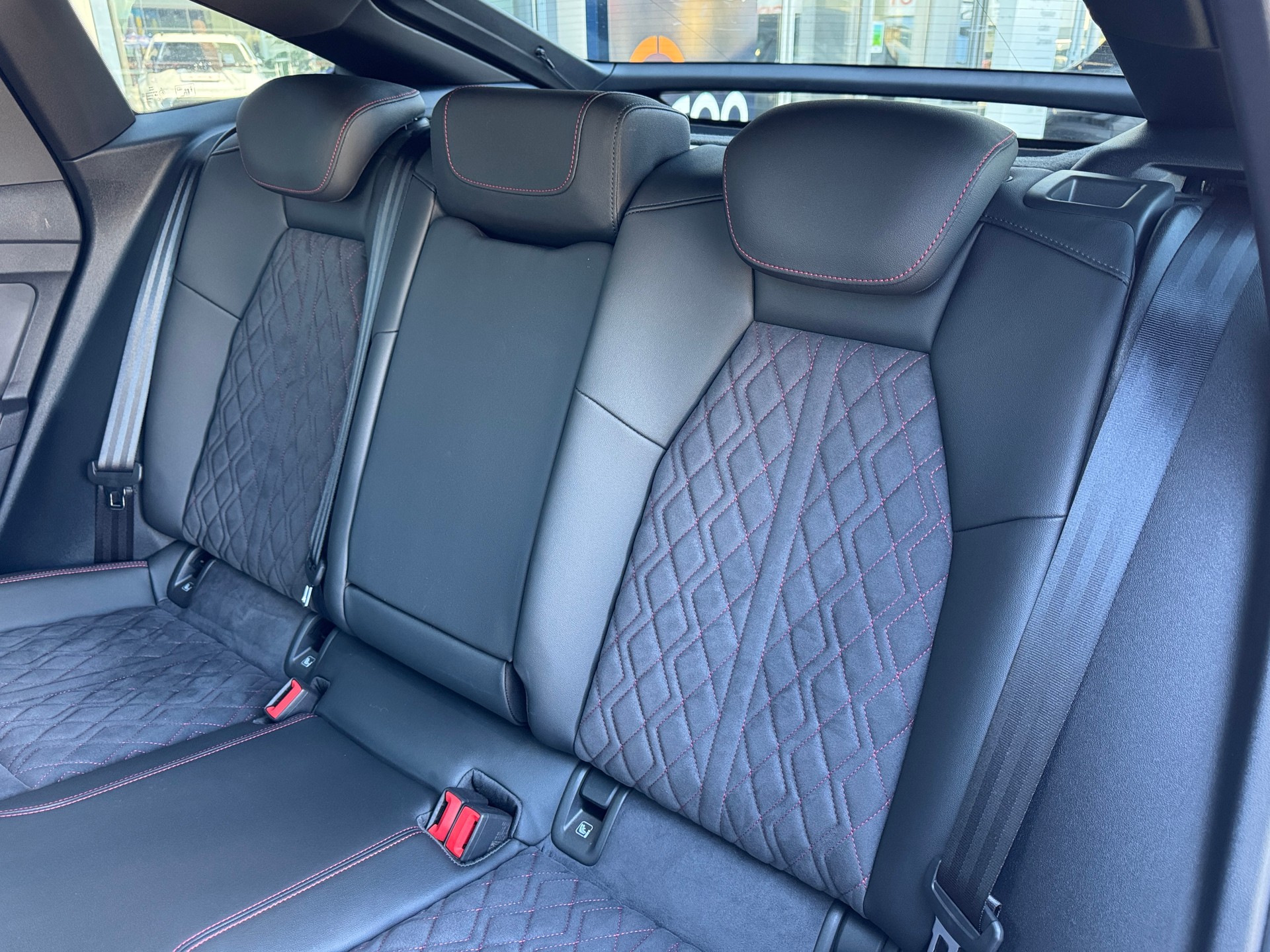 AUDI Q4 Sportback e-tron 45 Edition Swiss Ski quattro-image-17