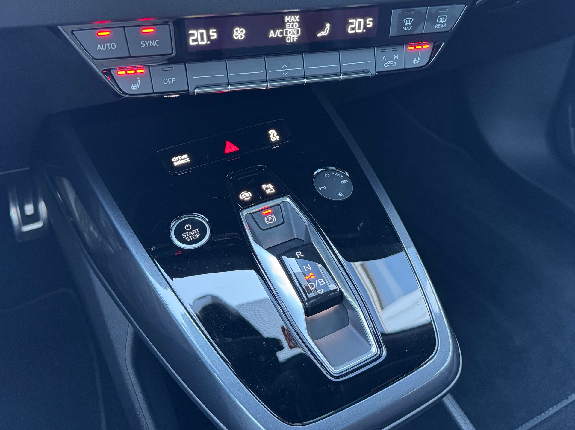 AUDI Q4 Sportback e-tron 45 Edition Swiss Ski quattro-image-26