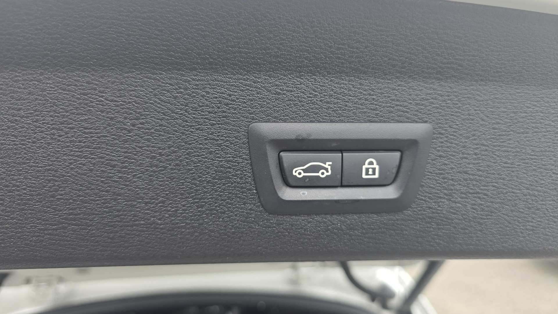 BMW X1 Drive 18d XLine Steptronic / HeadUP/Navi/SPORT FULL / Haman Kardon / ACC TEMPOMAT-image-13