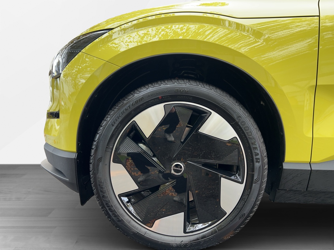 VOLVO EX30 E60 69kWh Single Motor Extended Range Plus-image-16