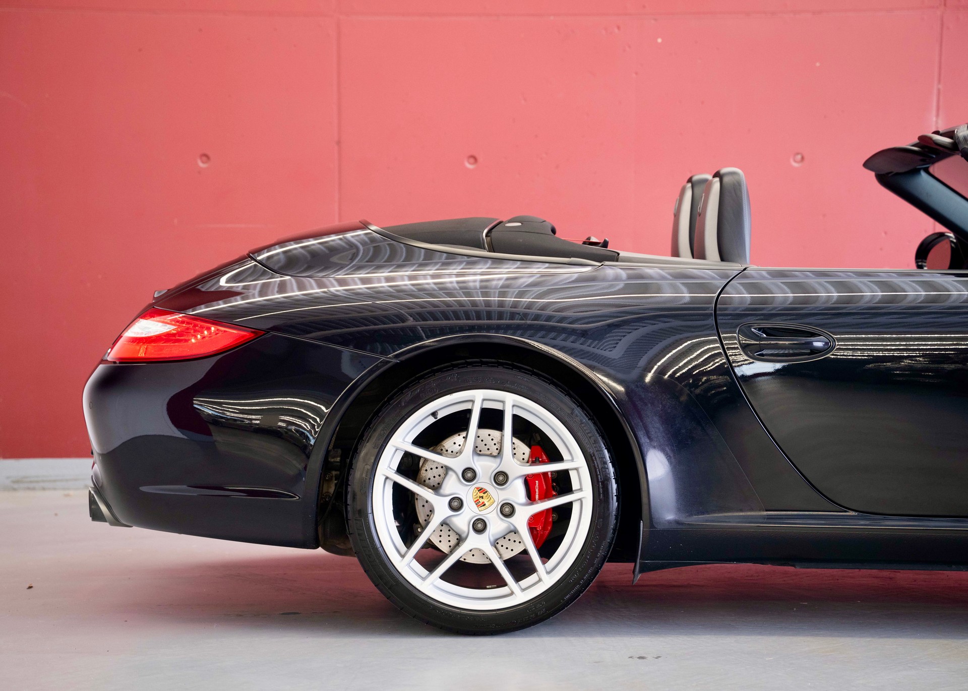 PORSCHE 911 Cabrio Carrera S (2nd hand, manual transmission, fantastic condition, low mileage, Porsche Exclusive options)-image-8