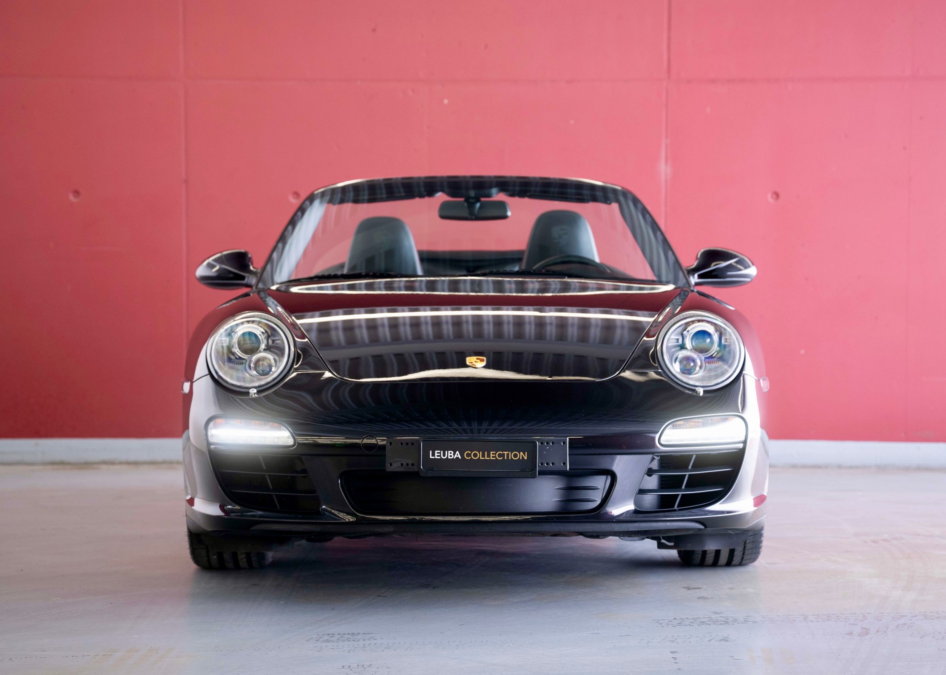 PORSCHE 911 Cabrio Carrera S (2nd hand, manual transmission, fantastic condition, low mileage, Porsche Exclusive options)-showroom-element-2