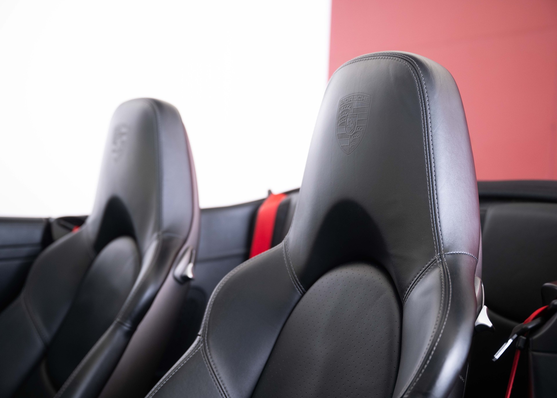 PORSCHE 911 Cabrio Carrera S (2nd hand, manual transmission, fantastic condition, low mileage, Porsche Exclusive options)-image-23