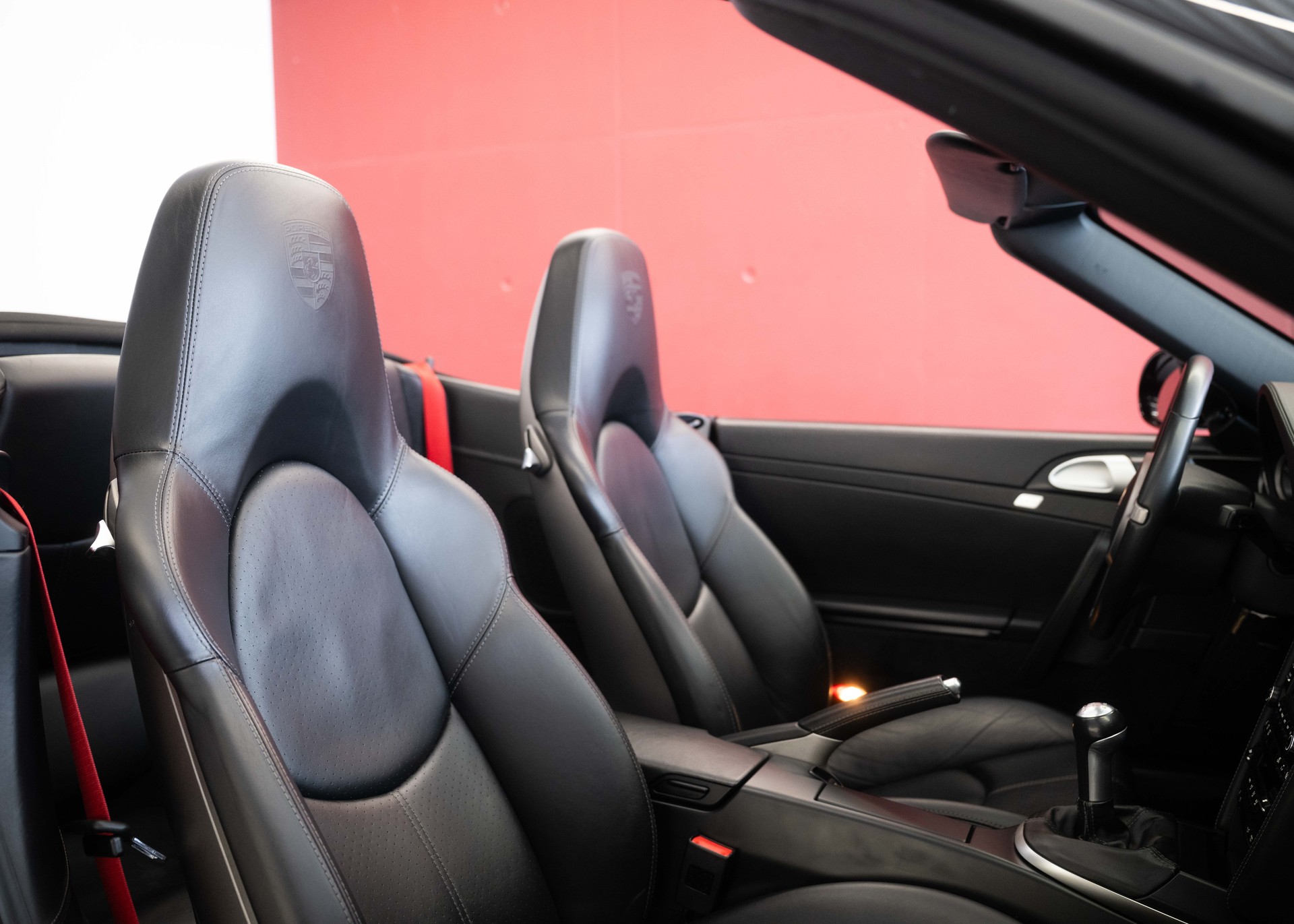 PORSCHE 911 Cabrio Carrera S (2nd hand, manual transmission, fantastic condition, low mileage, Porsche Exclusive options)-image-25