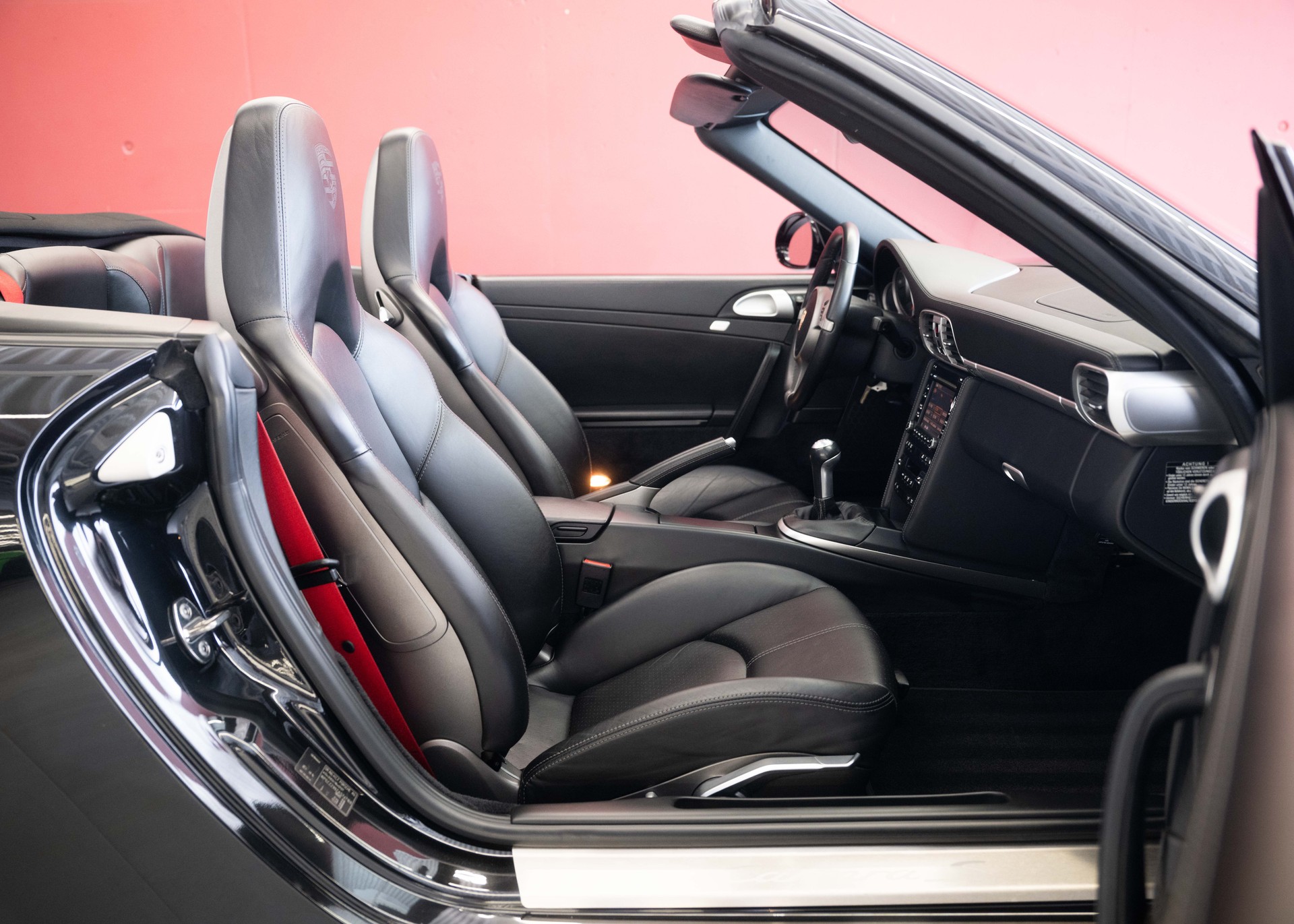 PORSCHE 911 Cabrio Carrera S (2nd hand, manual transmission, fantastic condition, low mileage, Porsche Exclusive options)-image-24