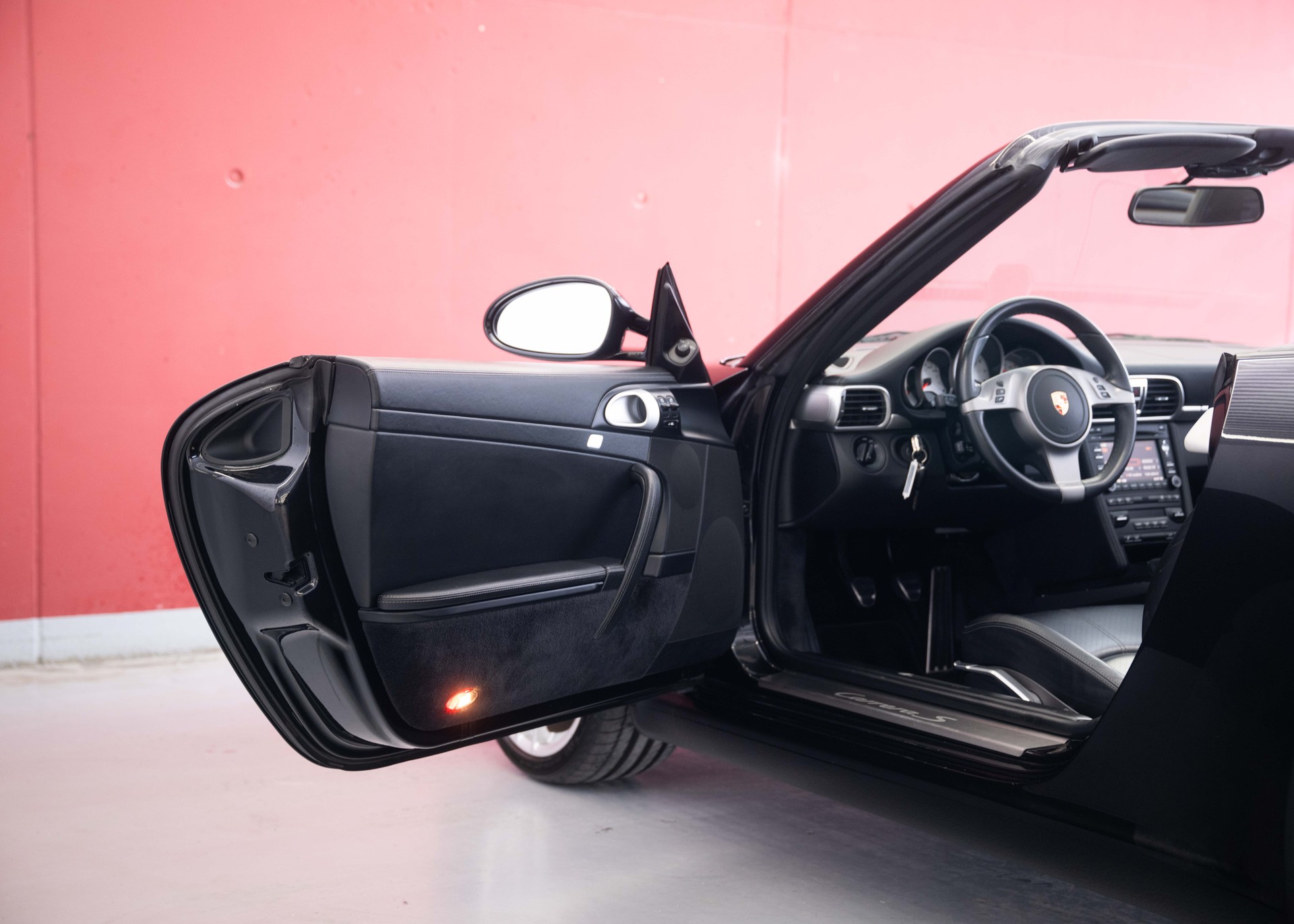 PORSCHE 911 Cabrio Carrera S (2nd hand, manual transmission, fantastic condition, low mileage, Porsche Exclusive options)-image-30