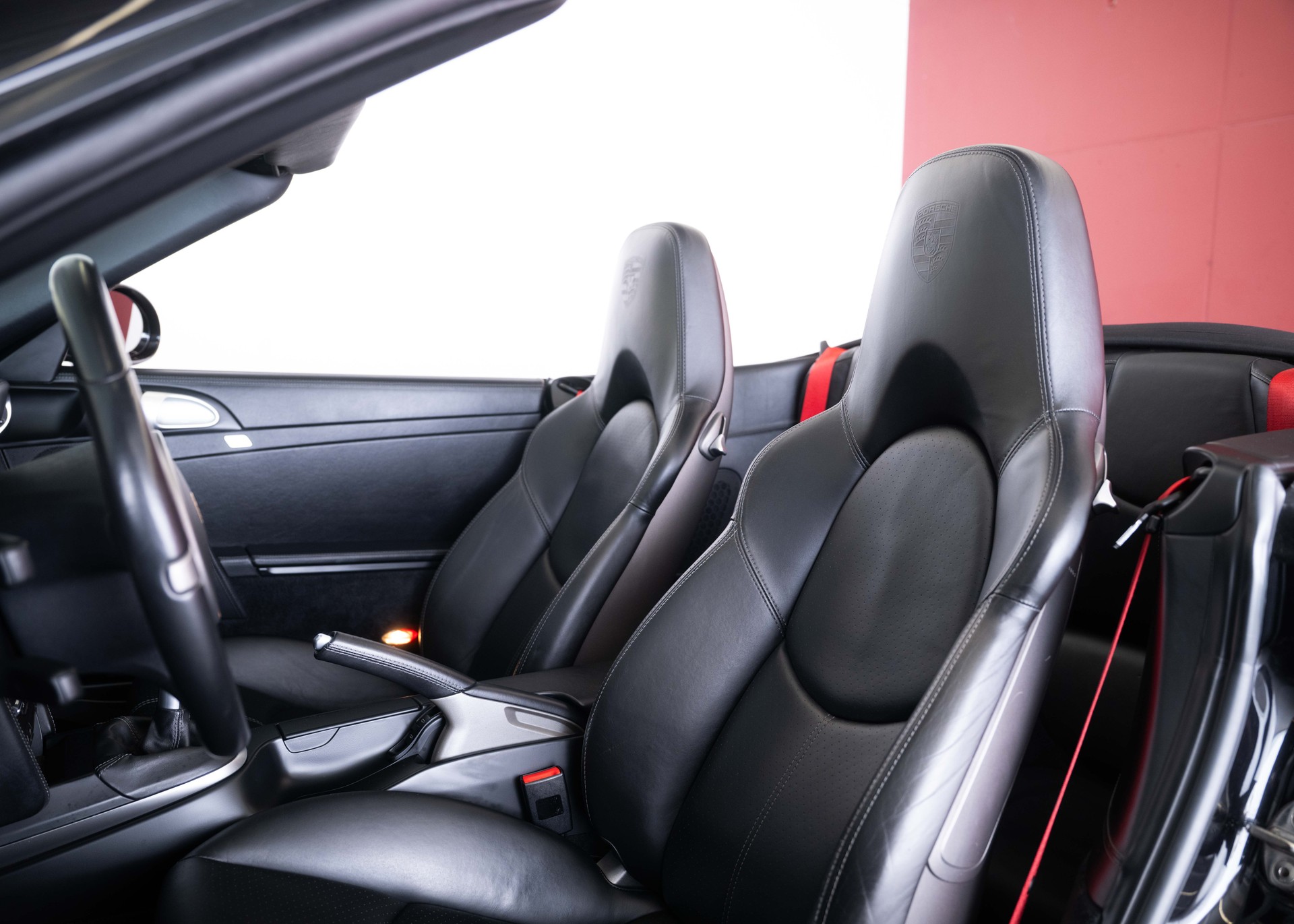 PORSCHE 911 Cabrio Carrera S (2nd hand, manual transmission, fantastic condition, low mileage, Porsche Exclusive options)-image-22