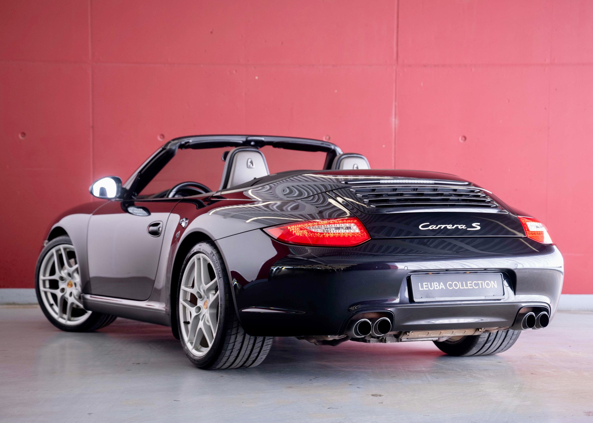 PORSCHE 911 Cabrio Carrera S (2nd hand, manual transmission, fantastic condition, low mileage, Porsche Exclusive options)-showroom-element-1