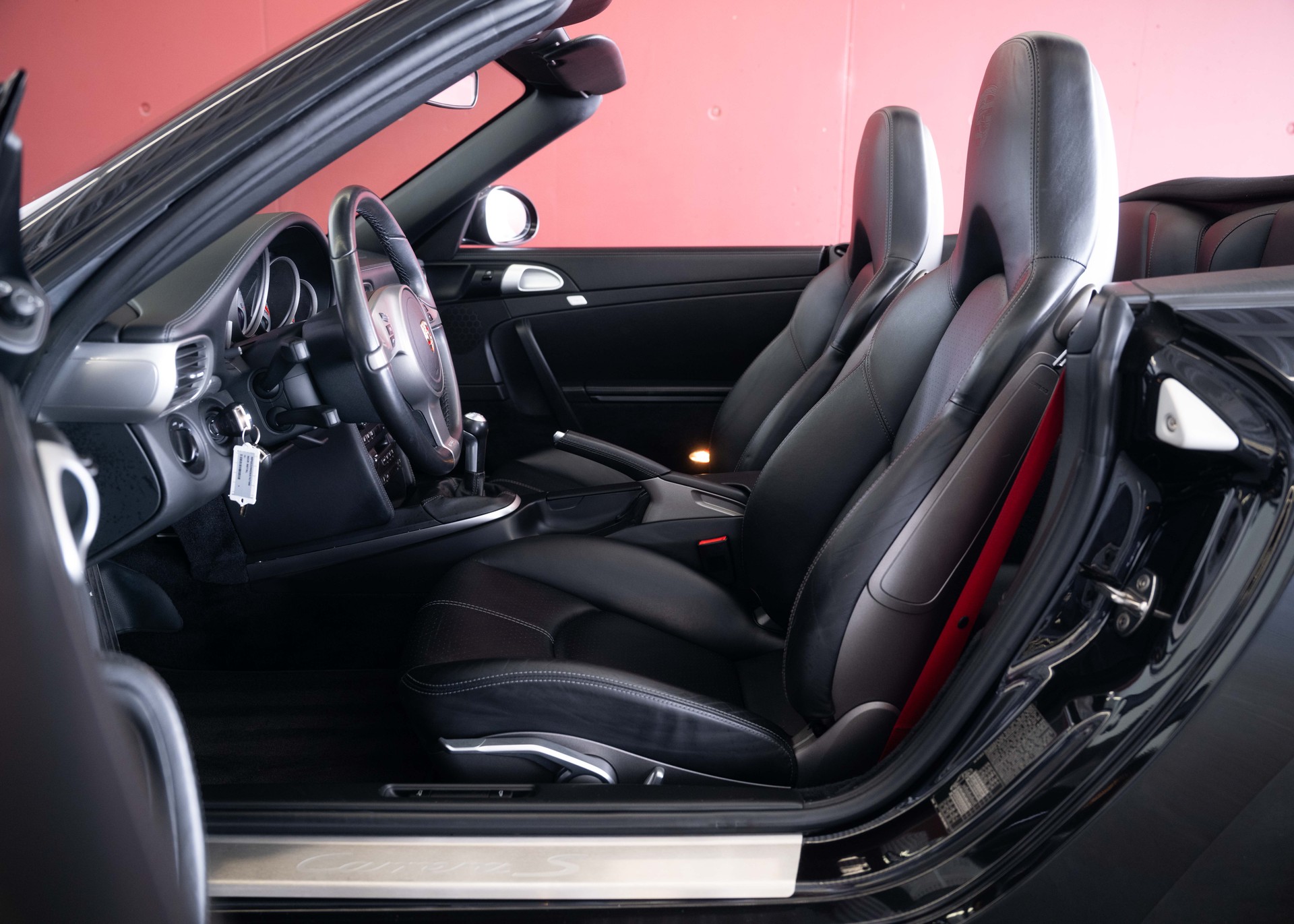 PORSCHE 911 Cabrio Carrera S (2nd hand, manual transmission, fantastic condition, low mileage, Porsche Exclusive options)-image-21