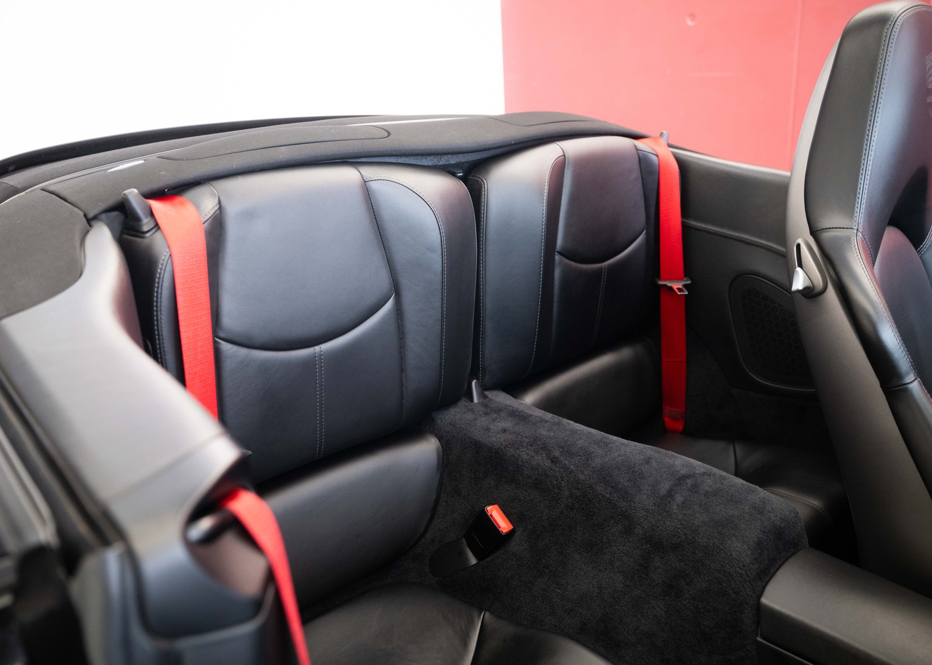 PORSCHE 911 Cabrio Carrera S (2nd hand, manual transmission, fantastic condition, low mileage, Porsche Exclusive options)-image-26
