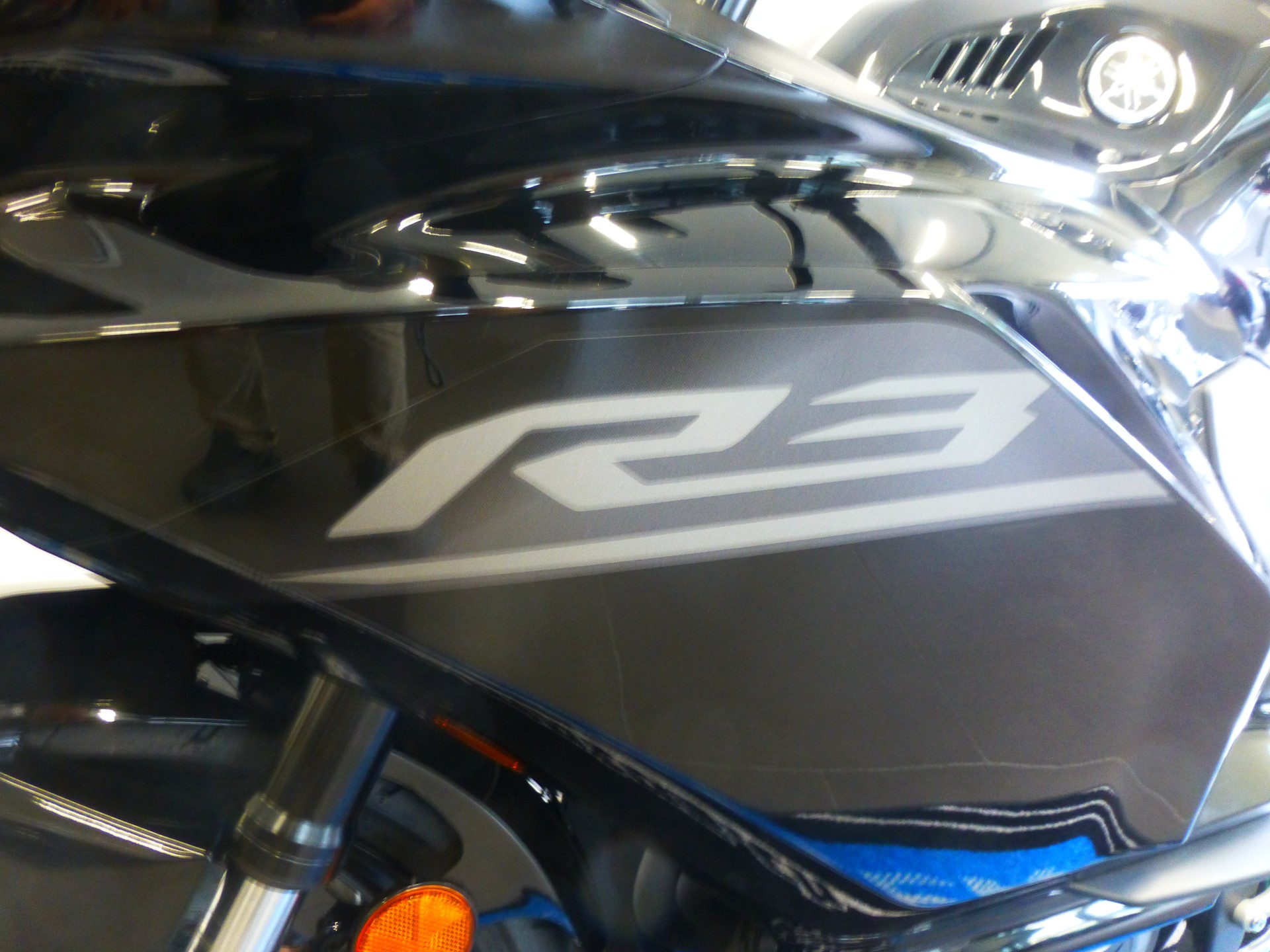 YAMAHA YZF-R3-image-6
