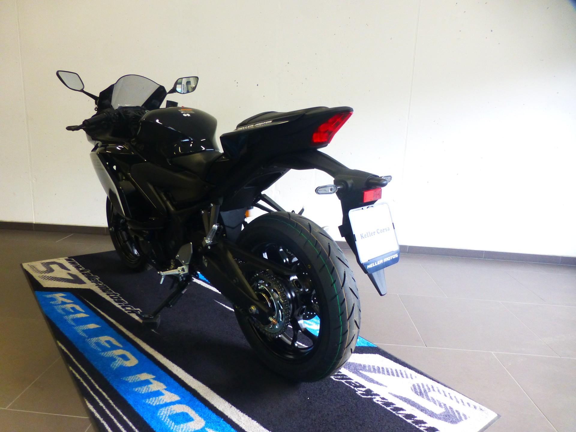 YAMAHA YZF-R3-image-3