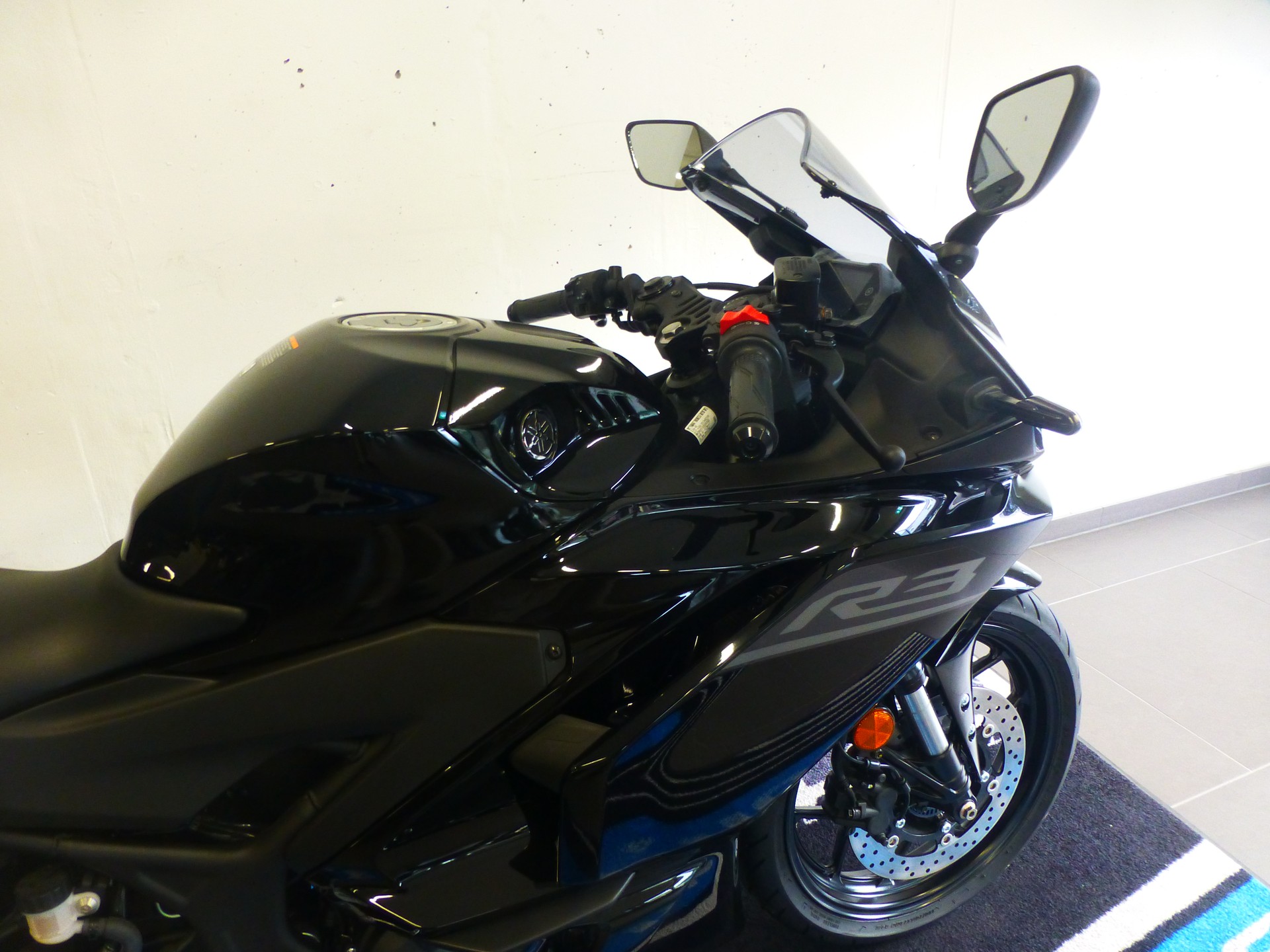YAMAHA YZF-R3-image-9