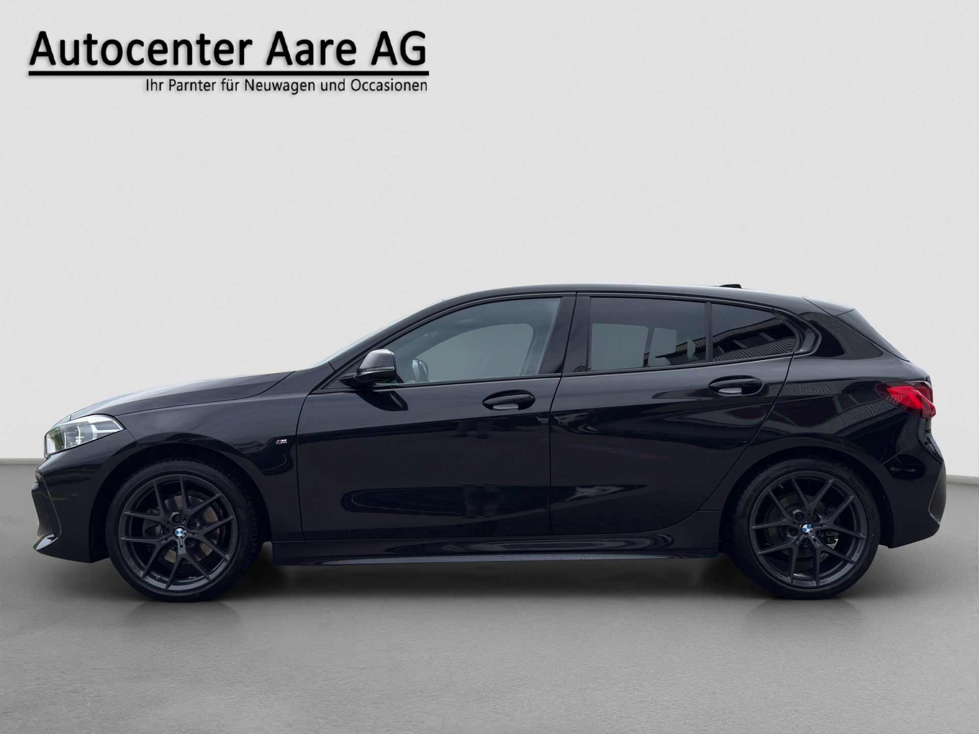 BMW 118d Steptronic M Sport-showroom-element-3