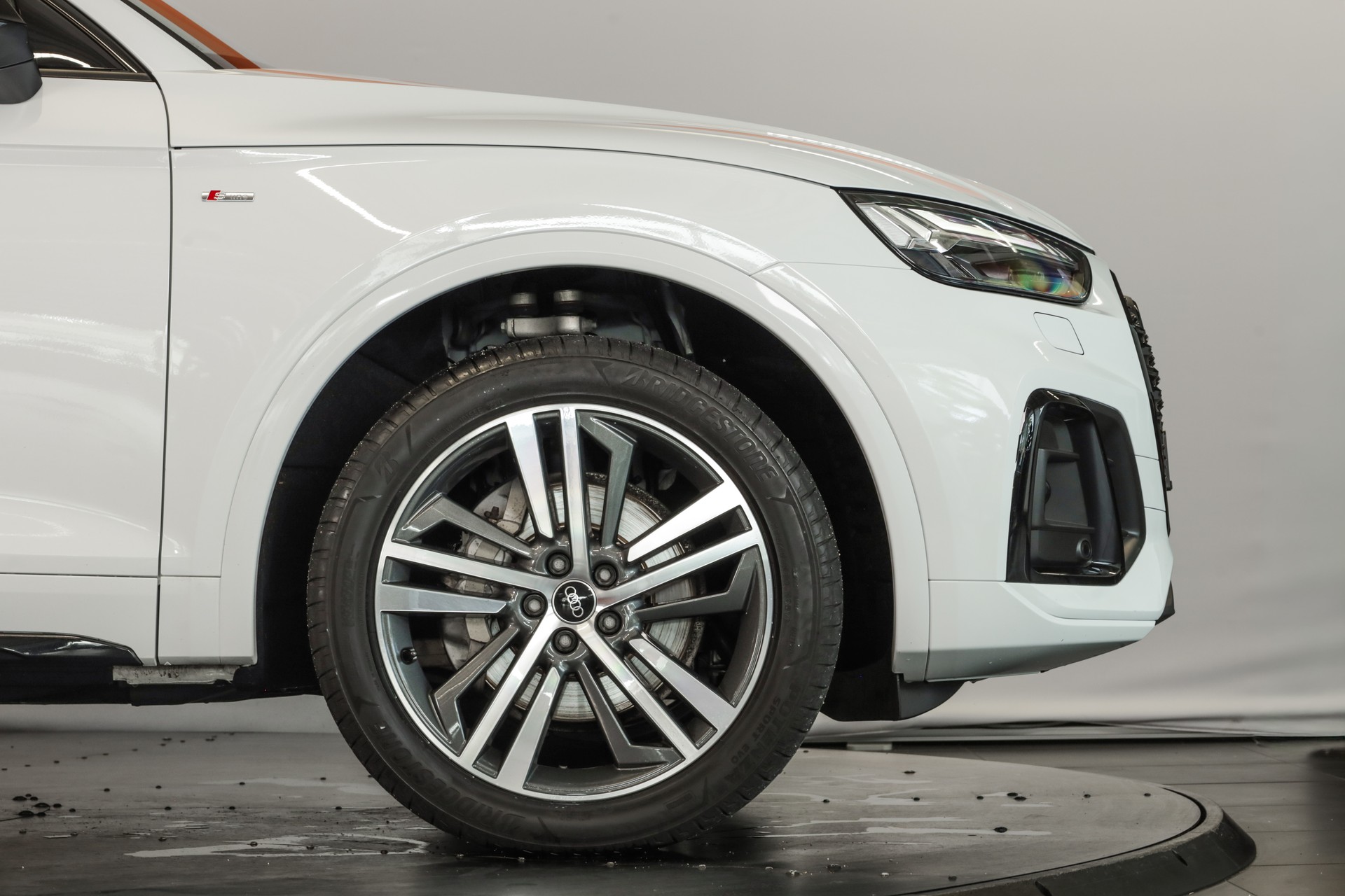 AUDI Q5 40 TDI Black Edition quattro S-tronic-image-5
