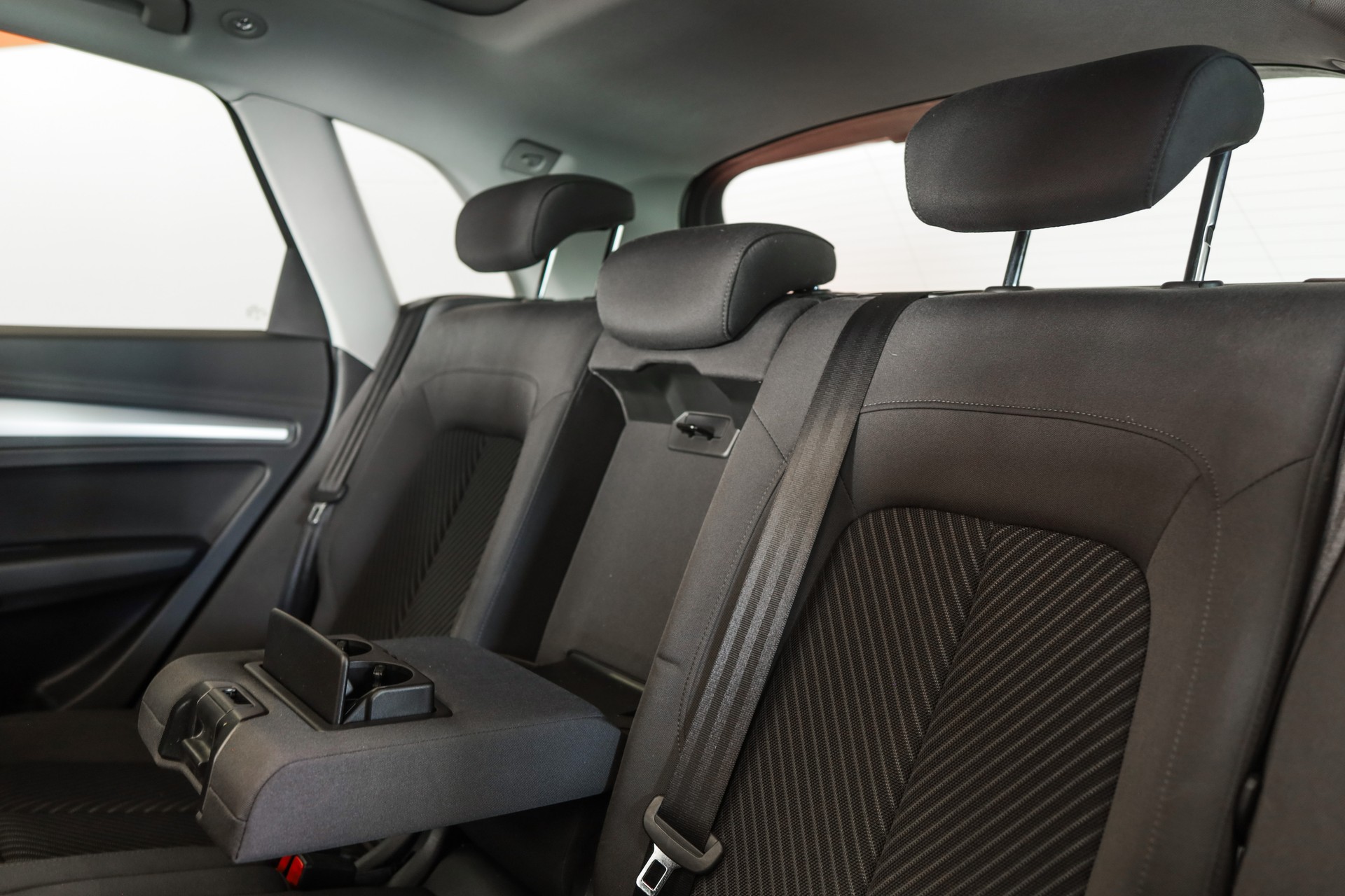 AUDI Q5 40 TDI Black Edition quattro S-tronic-image-21