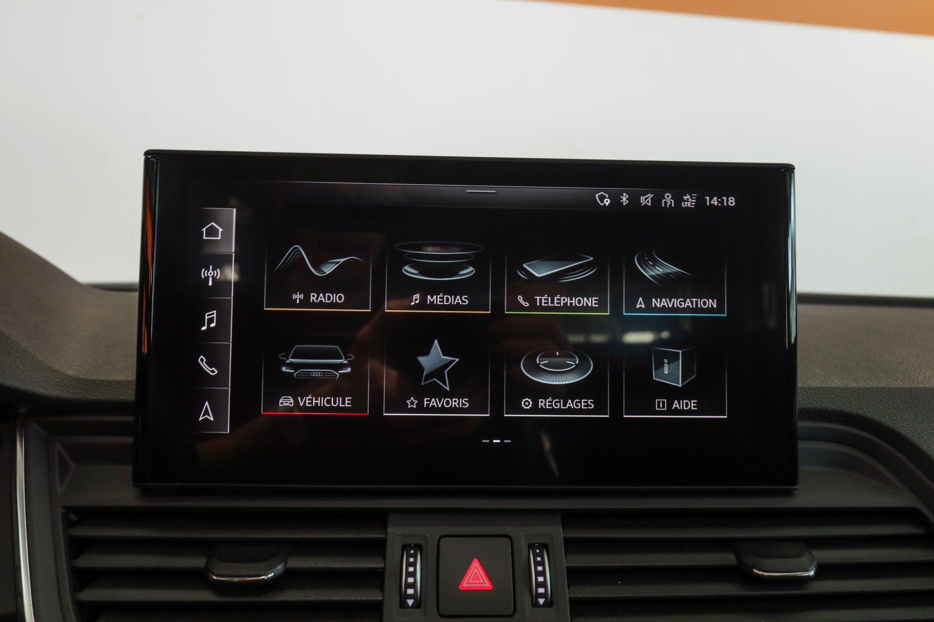 AUDI Q5 40 TDI Black Edition quattro S-tronic-image-12