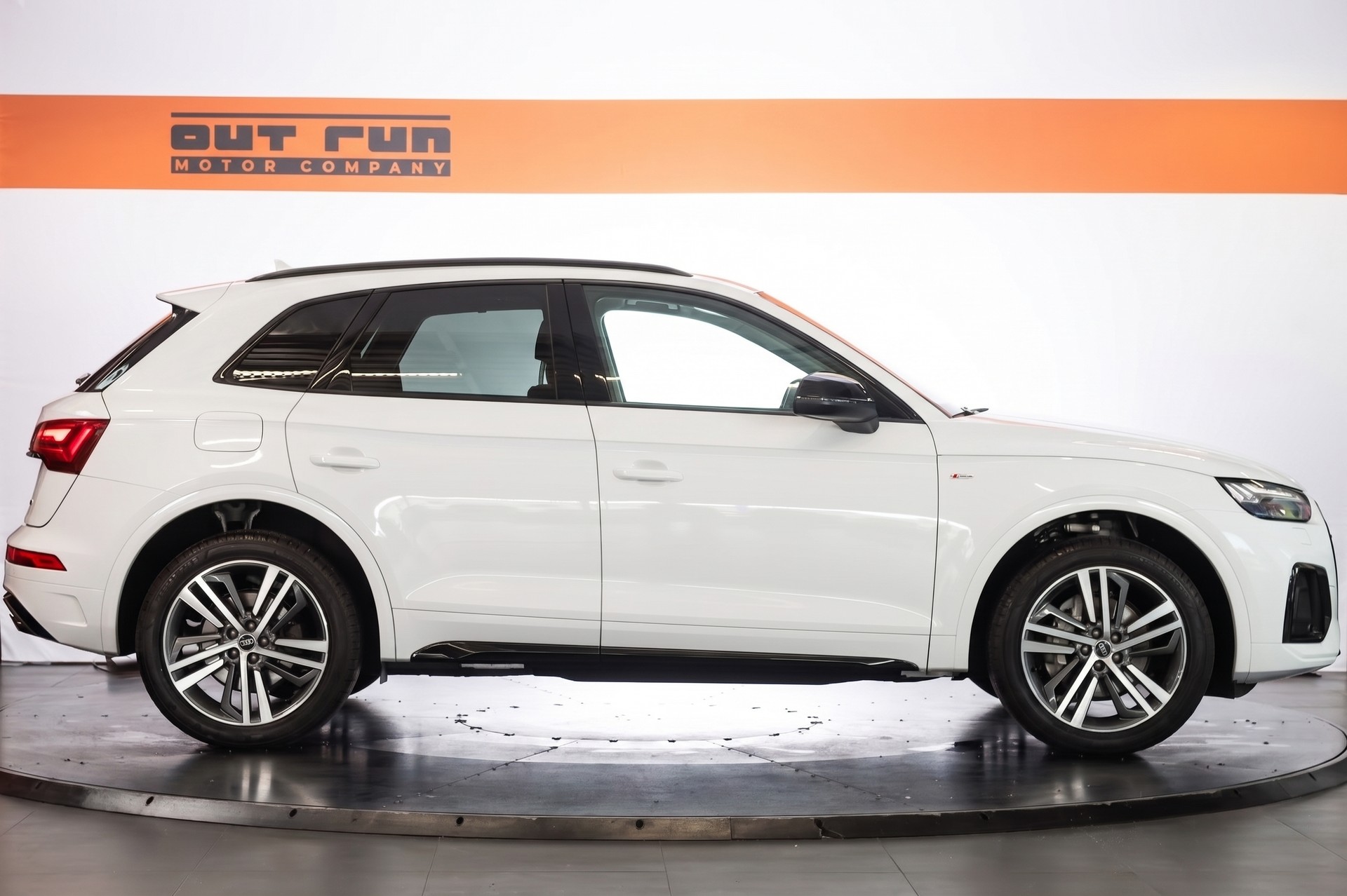 AUDI Q5 40 TDI Black Edition quattro S-tronic-showroom-element-3