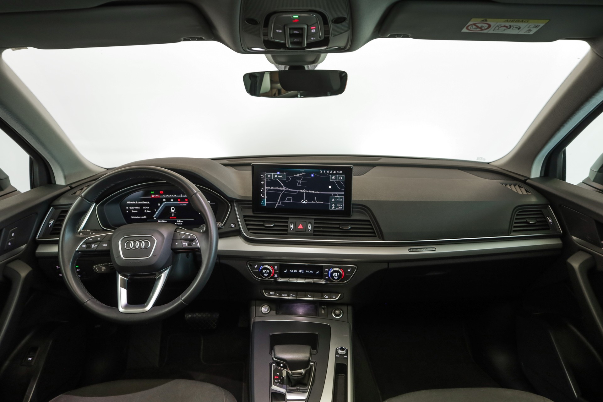 AUDI Q5 40 TDI Black Edition quattro S-tronic-image-9