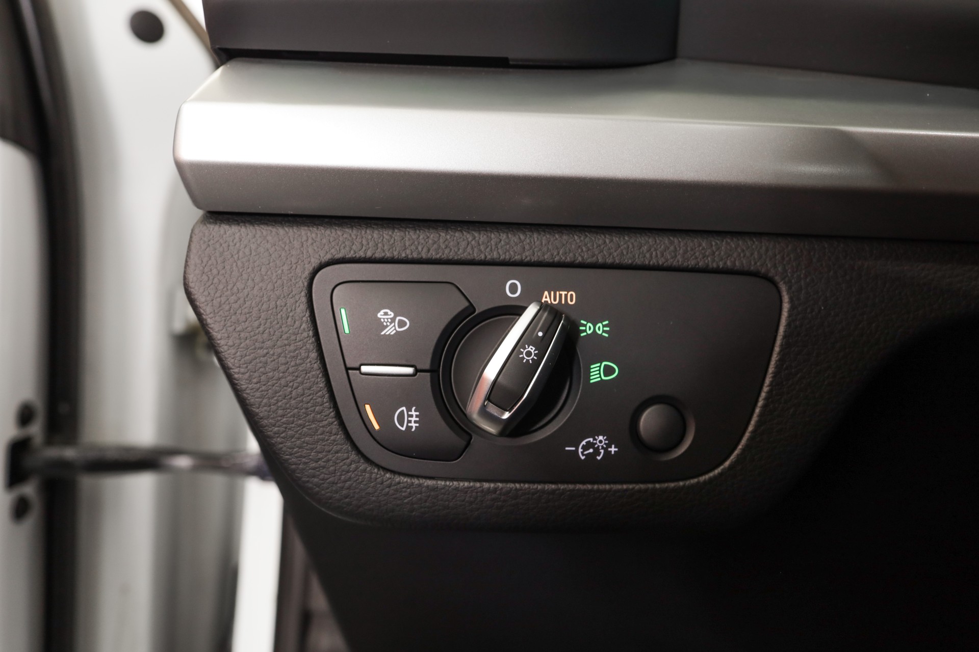 AUDI Q5 40 TDI Black Edition quattro S-tronic-image-13