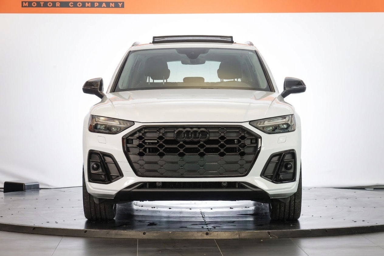 AUDI Q5 40 TDI Black Edition quattro S-tronic-showroom-element-1
