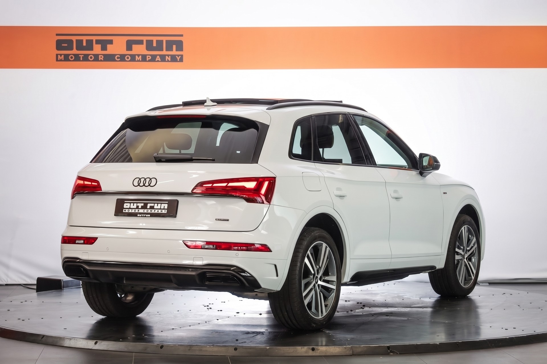 AUDI Q5 40 TDI Black Edition quattro S-tronic-image-4