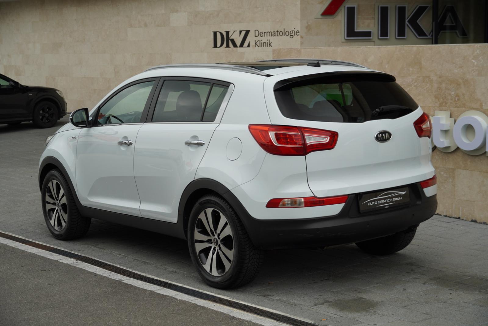 KIA Sportage 2.0 Style 4WD Automatic-image-9