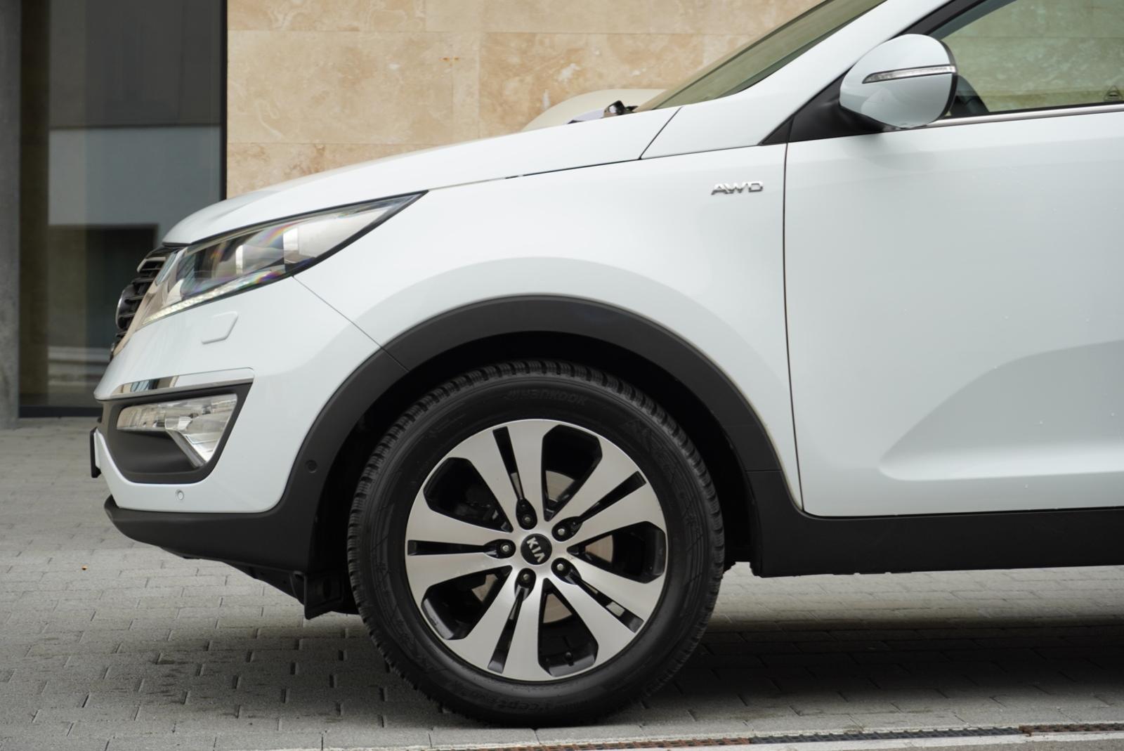 KIA Sportage 2.0 Style 4WD Automatic-image-7