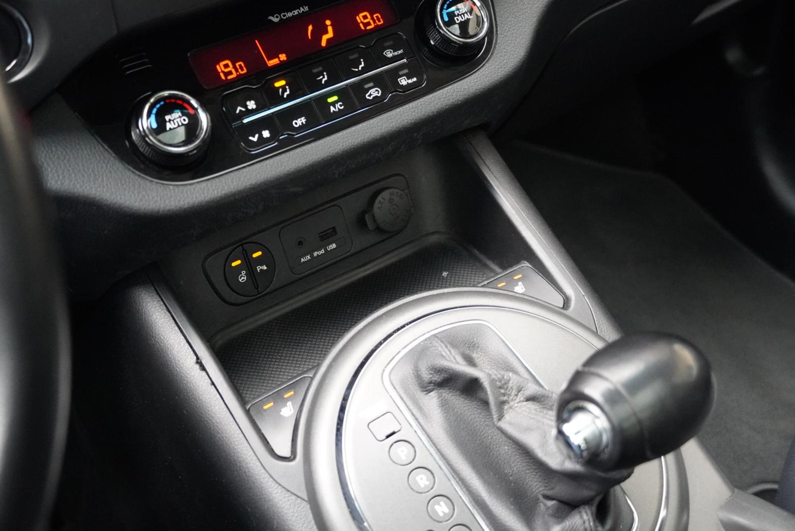 KIA Sportage 2.0 Style 4WD Automatic-image-17