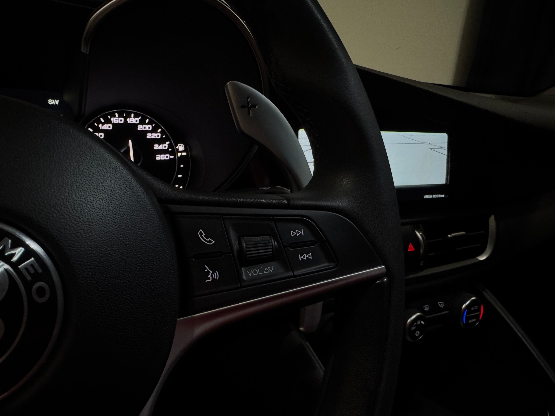 ALFA ROMEO Giulia 2.0 Super Automatic | CH |-image-16