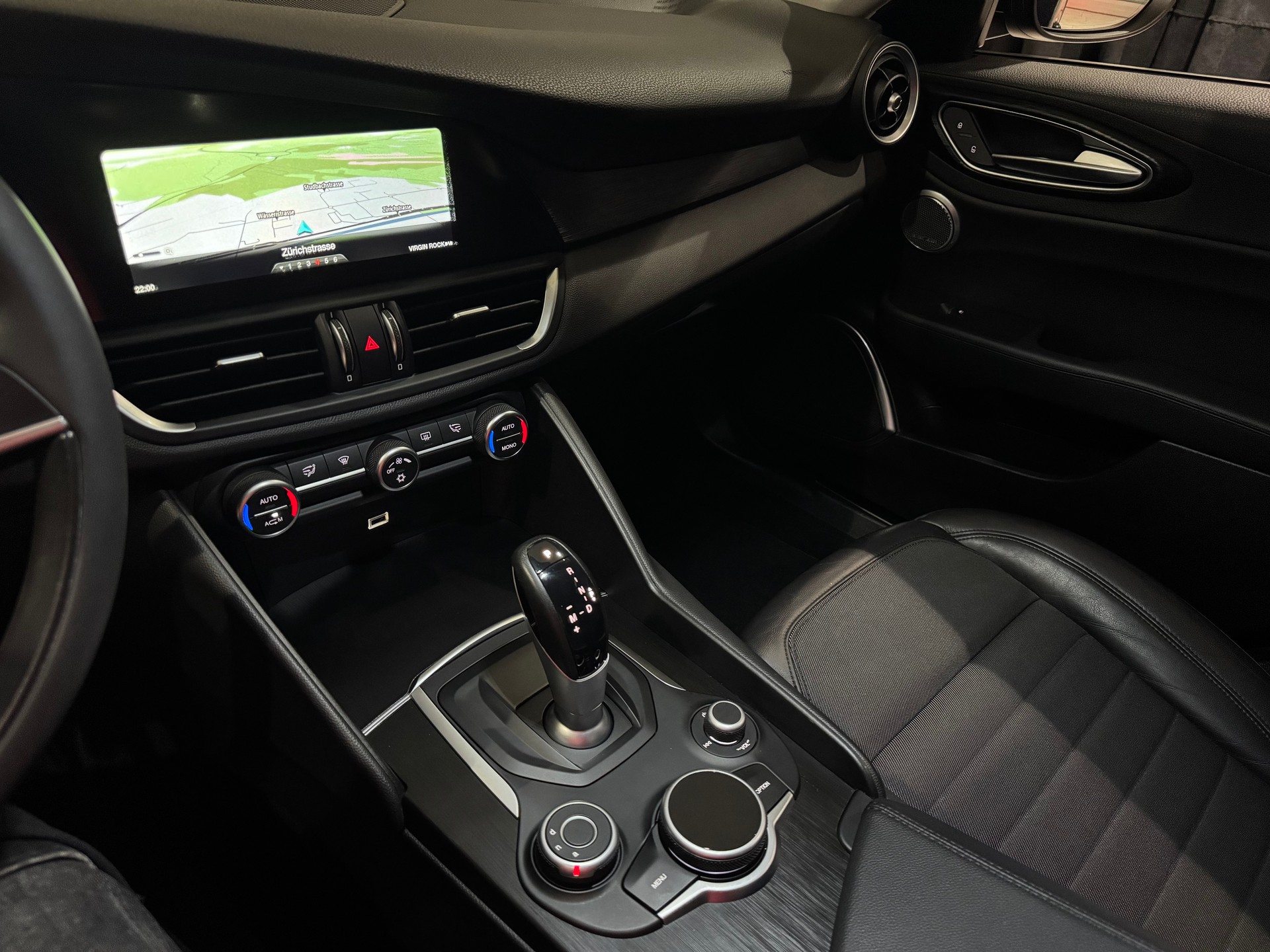 ALFA ROMEO Giulia 2.0 Super Automatic | CH |-image-19