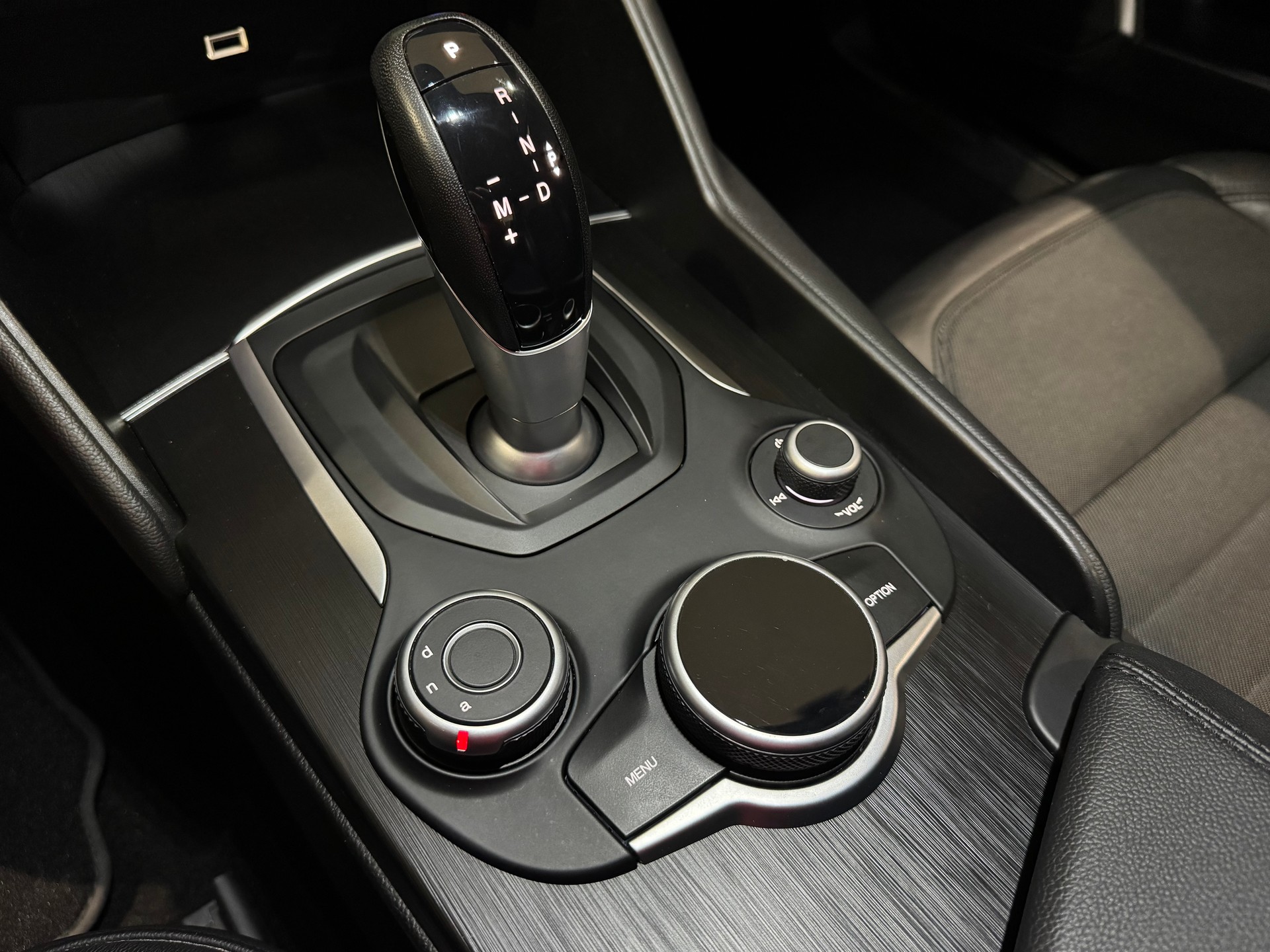 ALFA ROMEO Giulia 2.0 Super Automatic | CH |-image-22