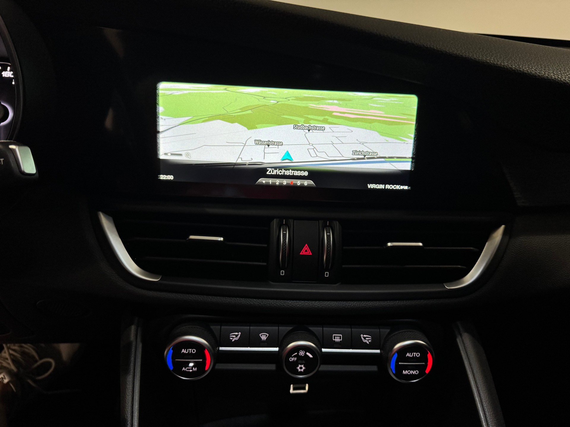 ALFA ROMEO Giulia 2.0 Super Automatic | CH |-image-18