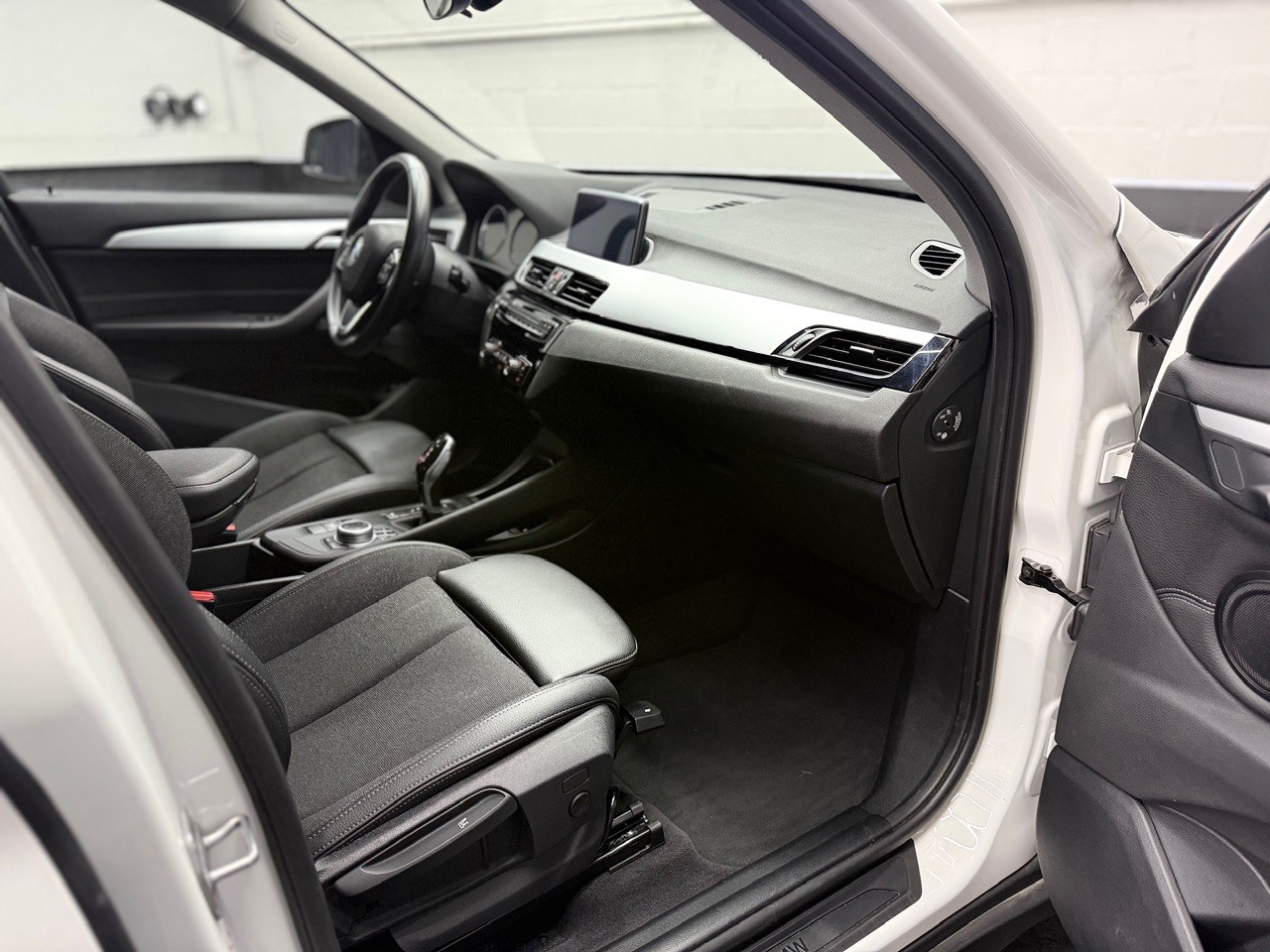 BMW X1 xDrive 18d Steptronic | Rückfahrkamera | PDC | Leder-image-17