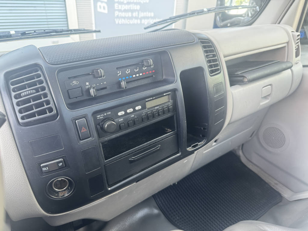 TOYOTA Dyna 100 3.0 D-4D-image-9