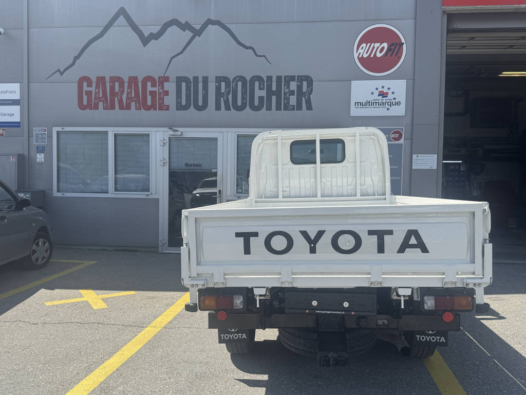 TOYOTA Dyna 100 3.0 D-4D-image-17