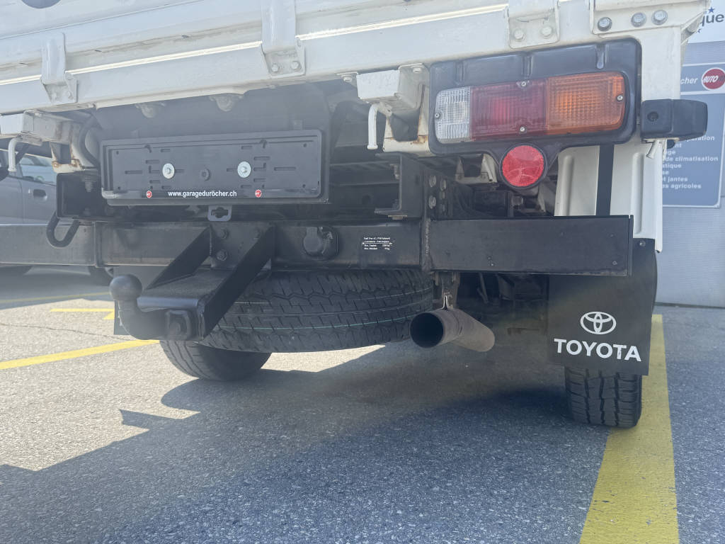 TOYOTA Dyna 100 3.0 D-4D-image-15