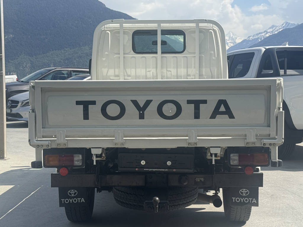 TOYOTA Dyna 100 3.0 D-4D-image-4