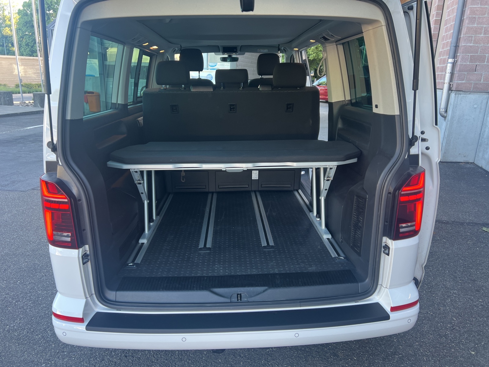 VW T6.1 California 2.0 TDI Beach Edition Spirit 4Motion DSG-image-9