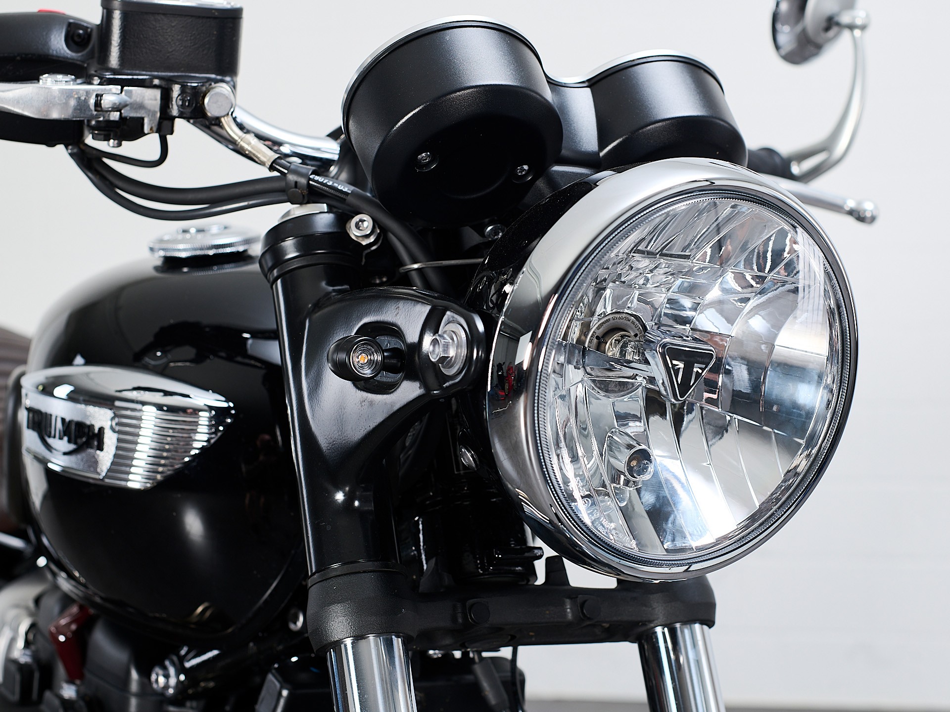 TRIUMPH Bonneville 900 T 100 (35kW)-image-2