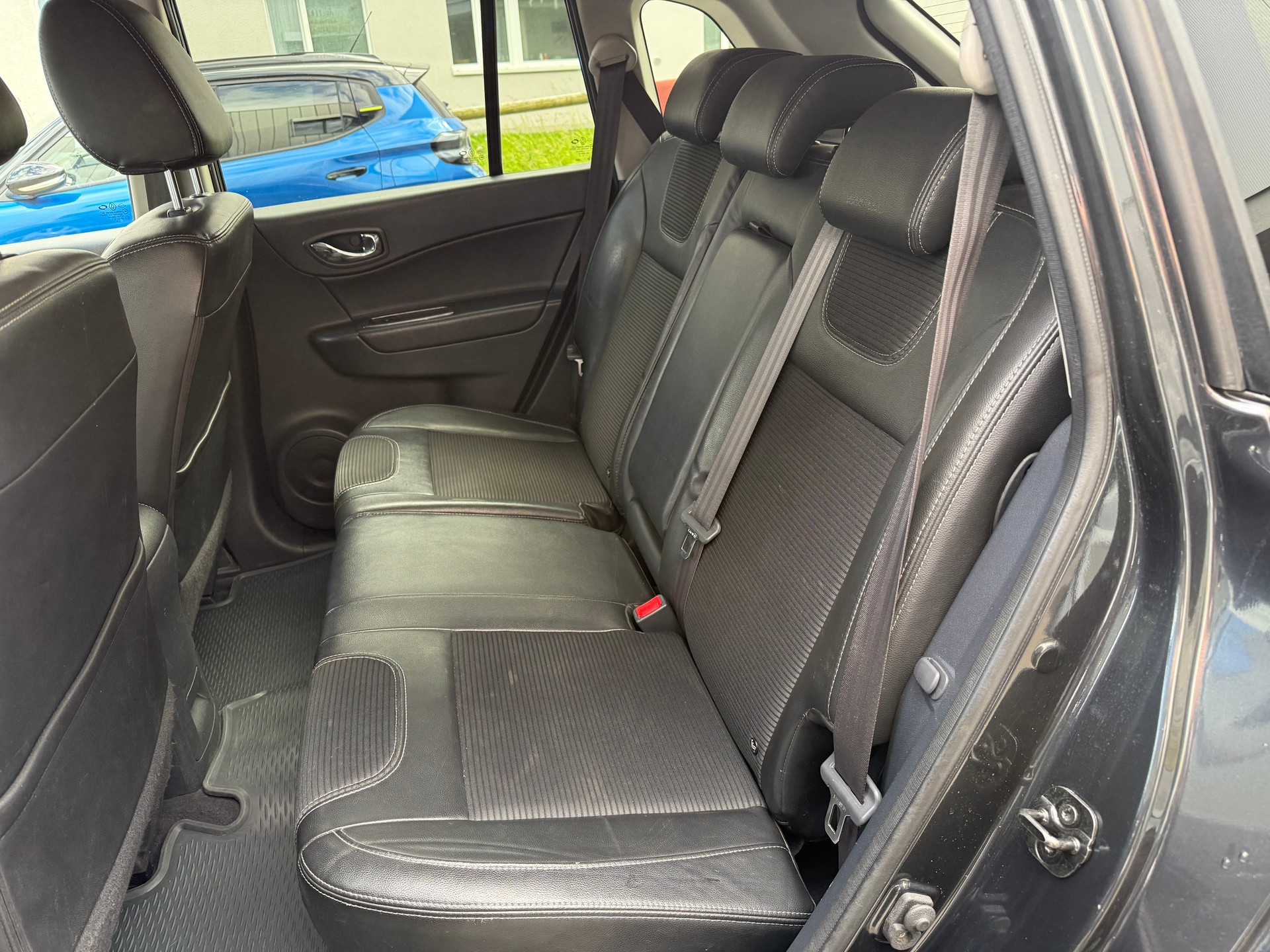 RENAULT Koleos 2.5 Swiss Edition 4x4 Automatic-image-9