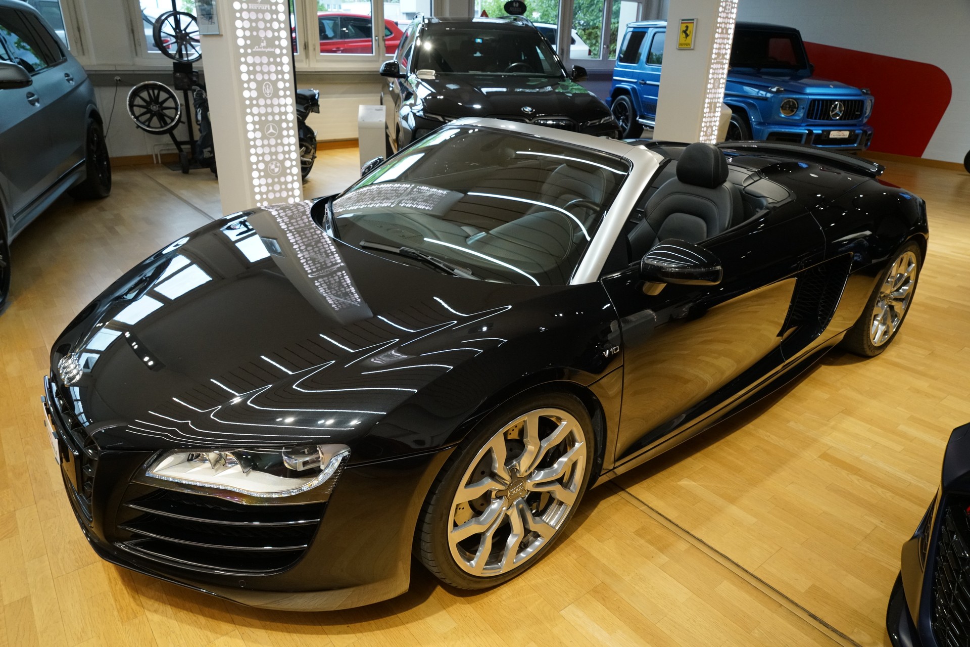 AUDI R8 Spyder 5.2-image-9
