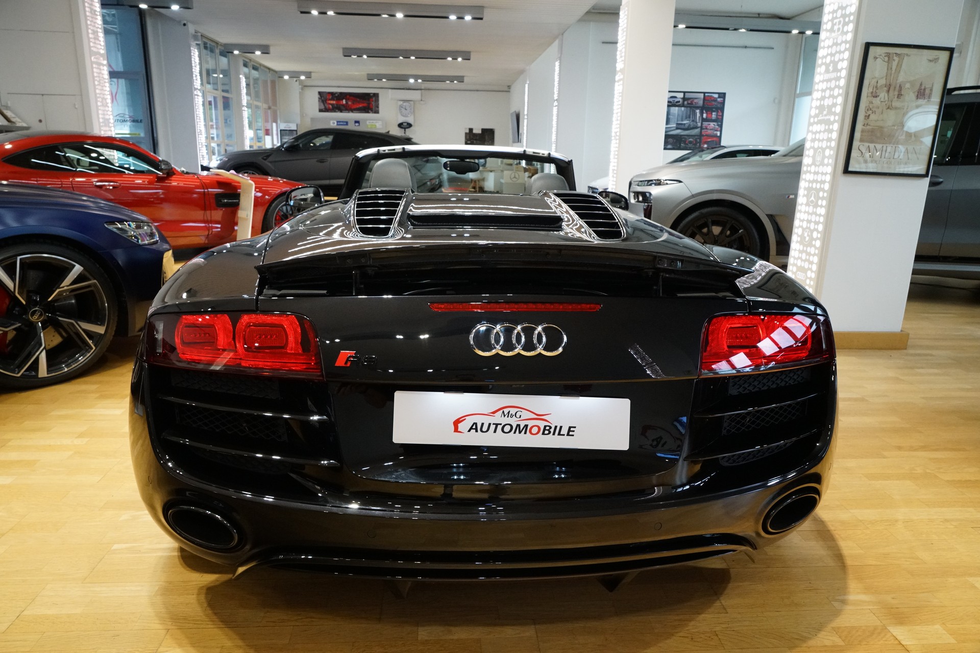 AUDI R8 Spyder 5.2-image-4