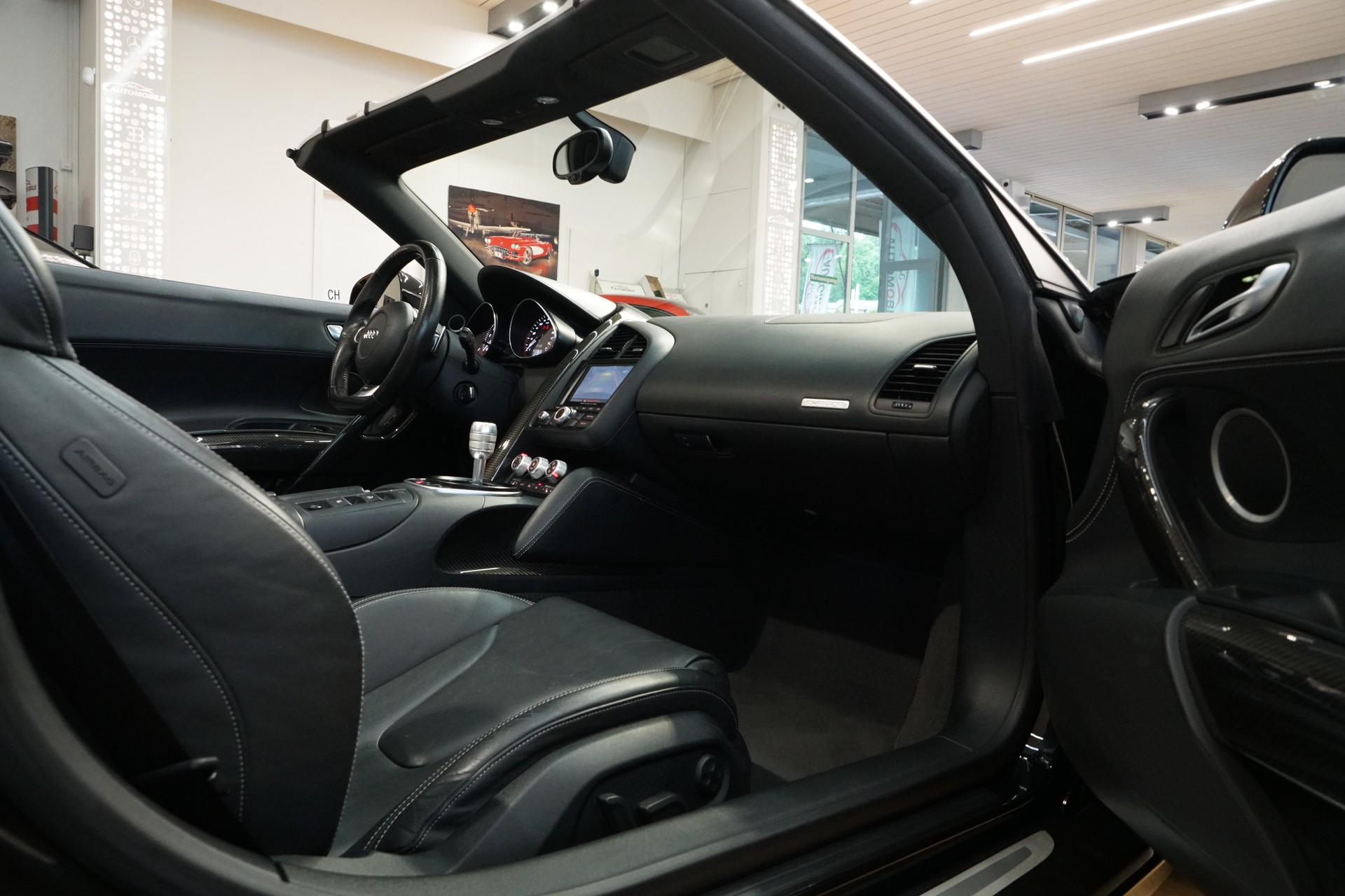 AUDI R8 Spyder 5.2-image-22