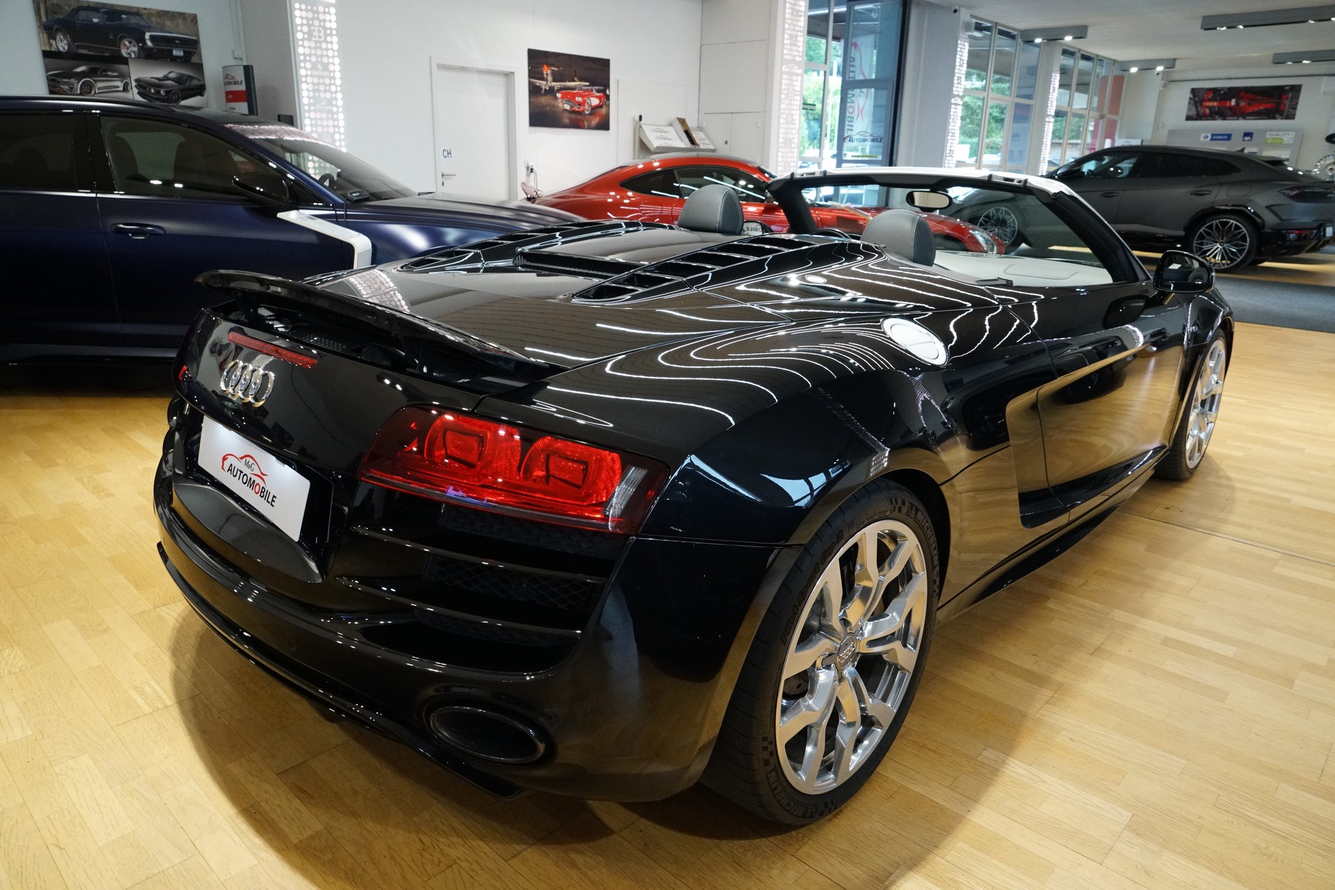 AUDI R8 Spyder 5.2-image-5