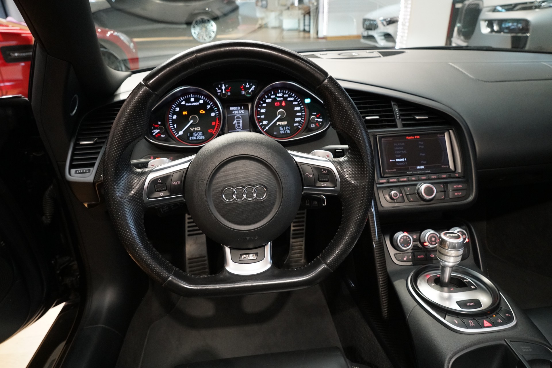 AUDI R8 Spyder 5.2-image-16