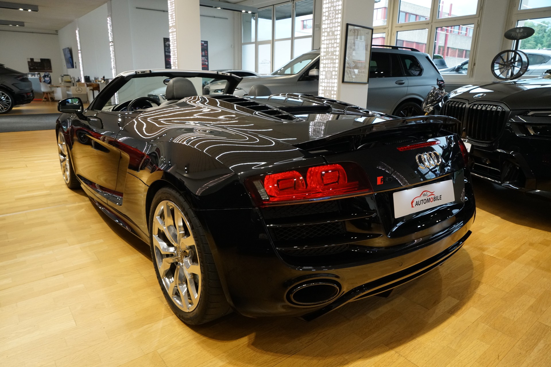 AUDI R8 Spyder 5.2-showroom-element-3