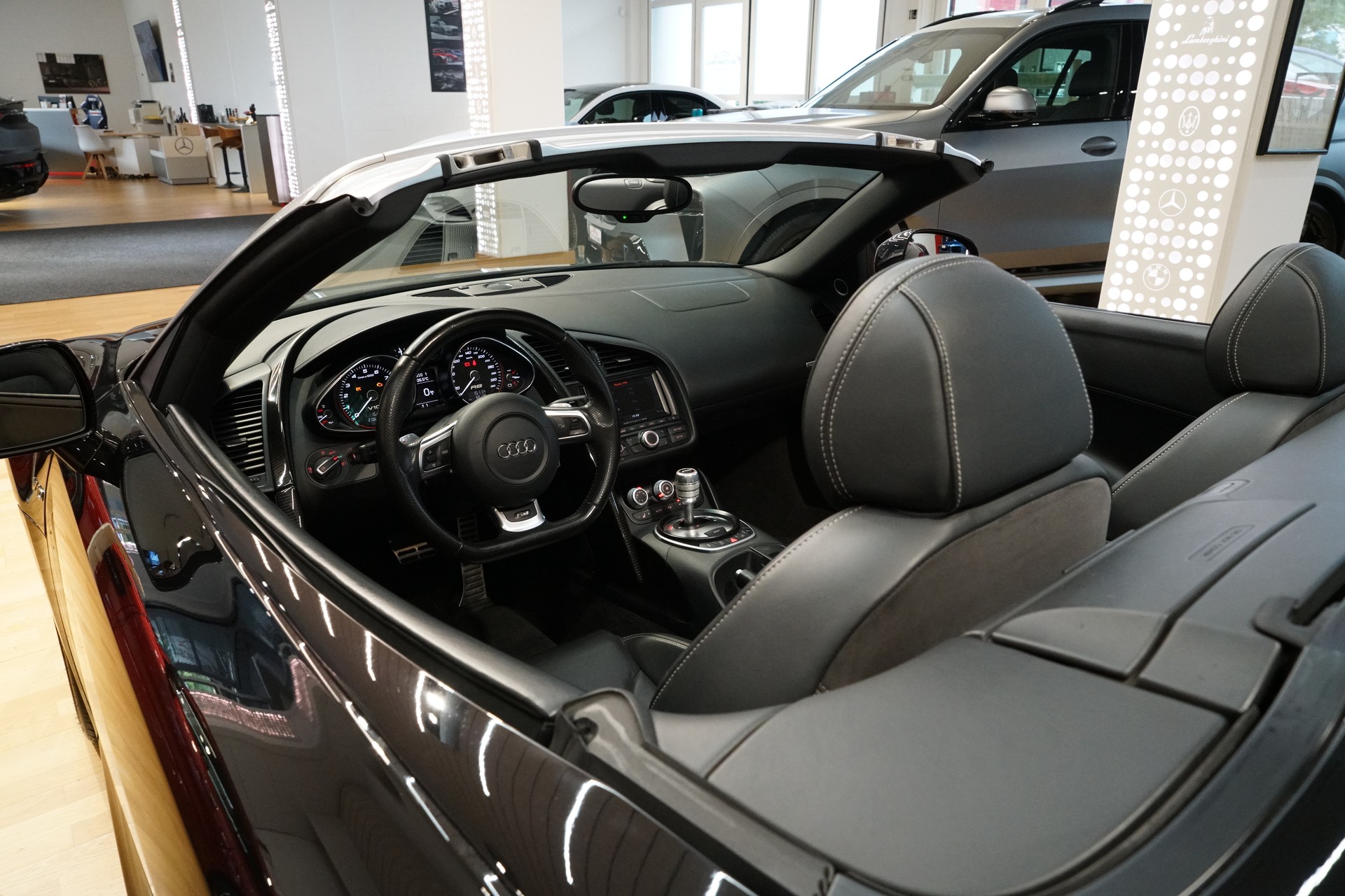 AUDI R8 Spyder 5.2-image-13