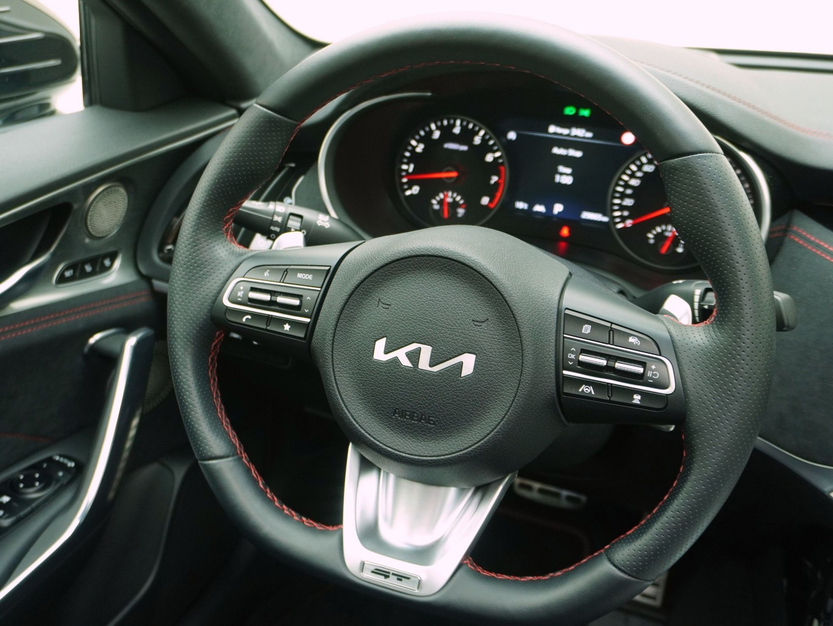 KIA Stinger GT 3.3 T-GDi 4WD-image-11