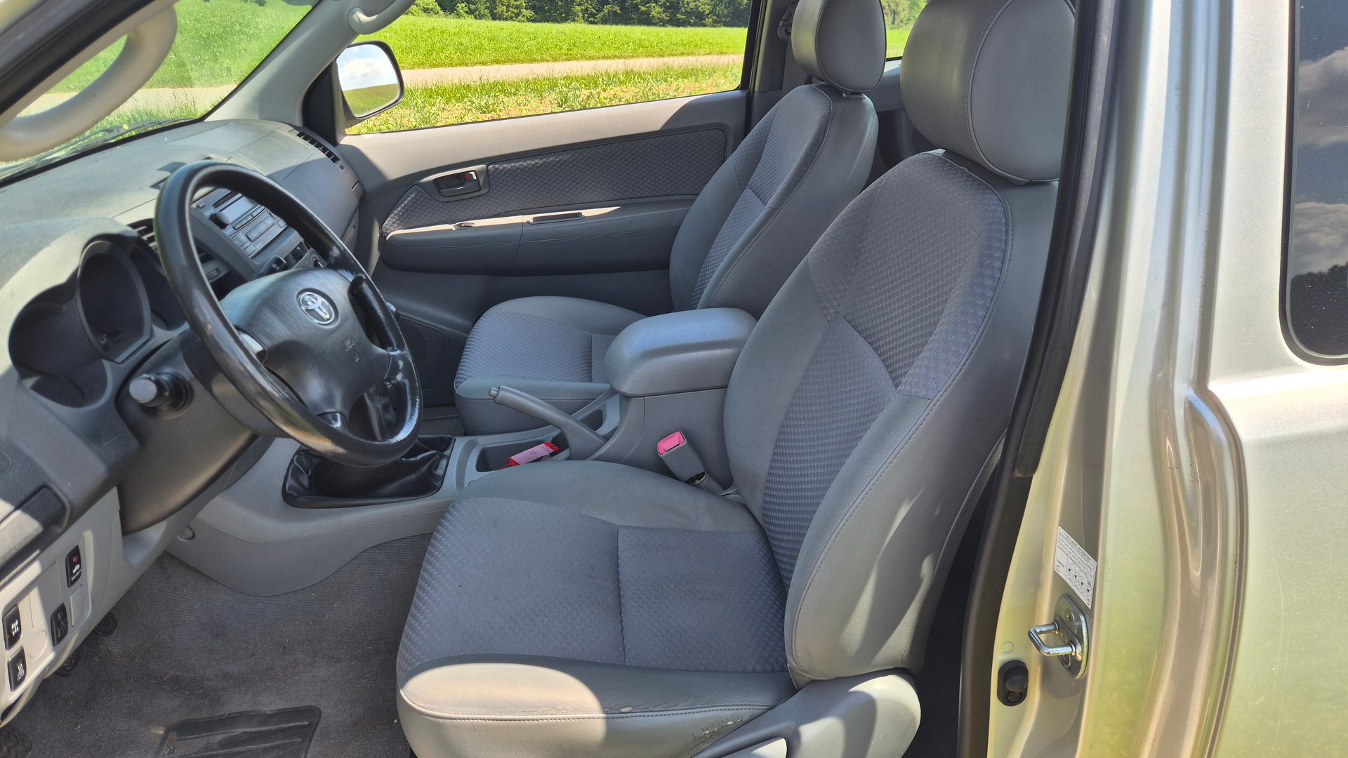 TOYOTA Hilux 4x4 ExtraCab LineaLuna-image-5